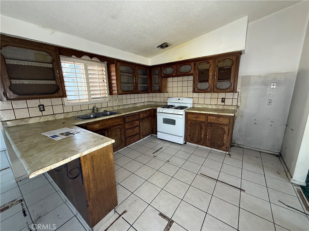 1152 E Drummond, Fresno, CA 93706