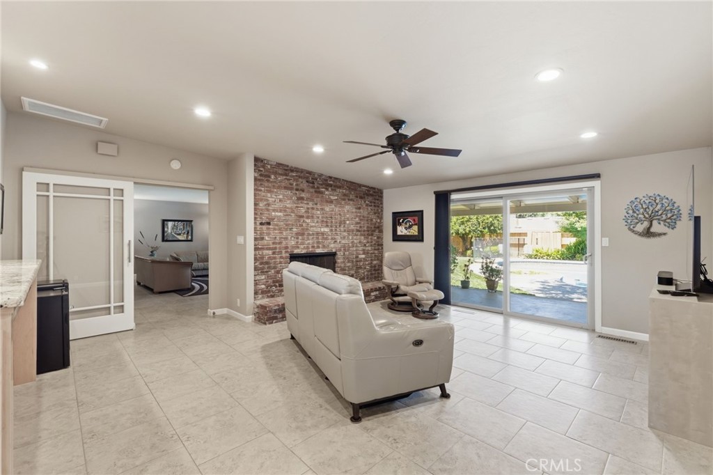 1154 W Tenaya Way, Fresno, CA 93711