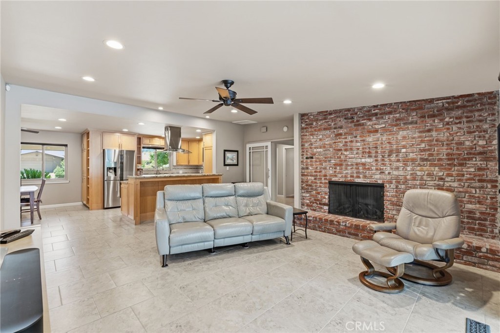 1154 W Tenaya Way, Fresno, CA 93711