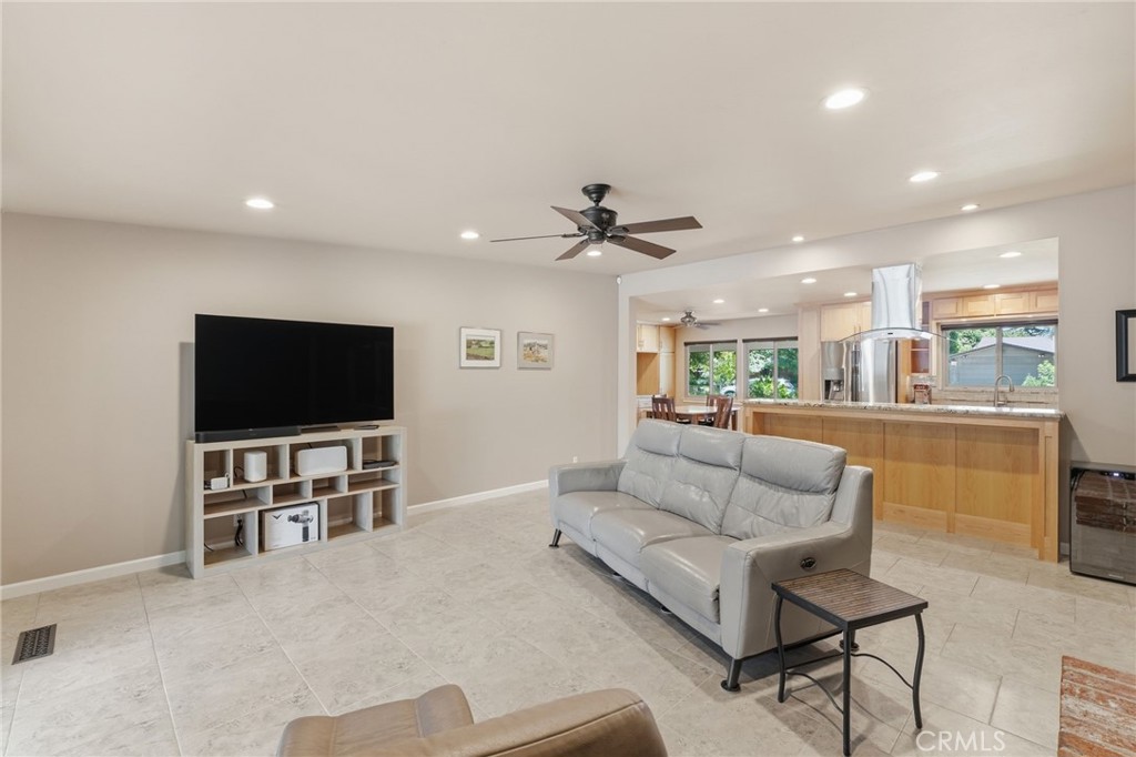 1154 W Tenaya Way, Fresno, CA 93711