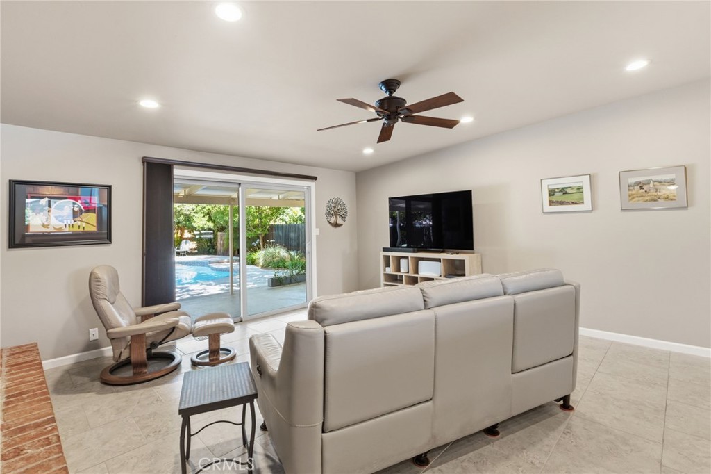 1154 W Tenaya Way, Fresno, CA 93711