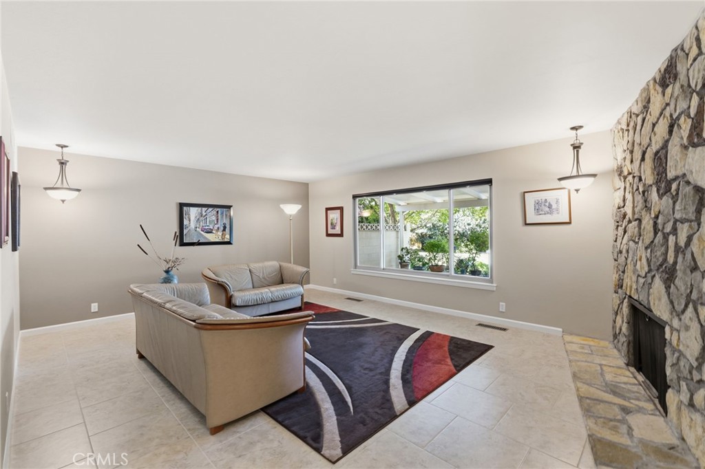 1154 W Tenaya Way, Fresno, CA 93711
