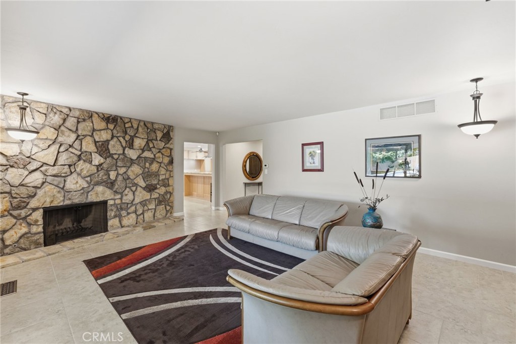 1154 W Tenaya Way, Fresno, CA 93711