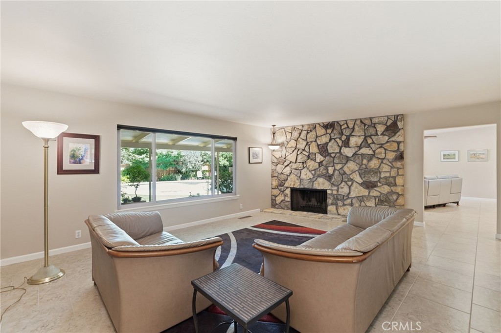 1154 W Tenaya Way, Fresno, CA 93711