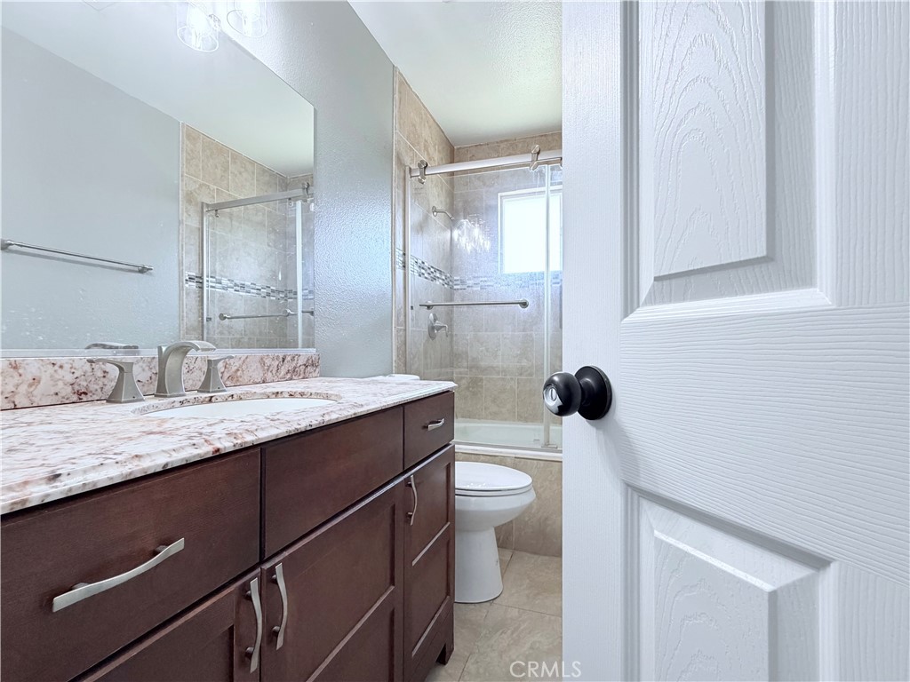 1725 Crowell St, Livingston, CA 95334