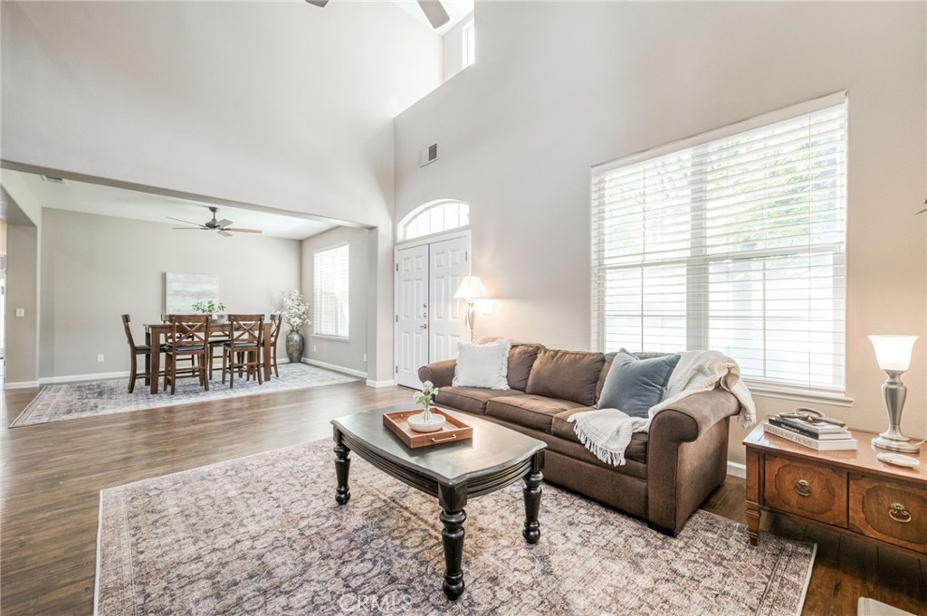 2612 E Shea Dr, Fresno, CA 93720