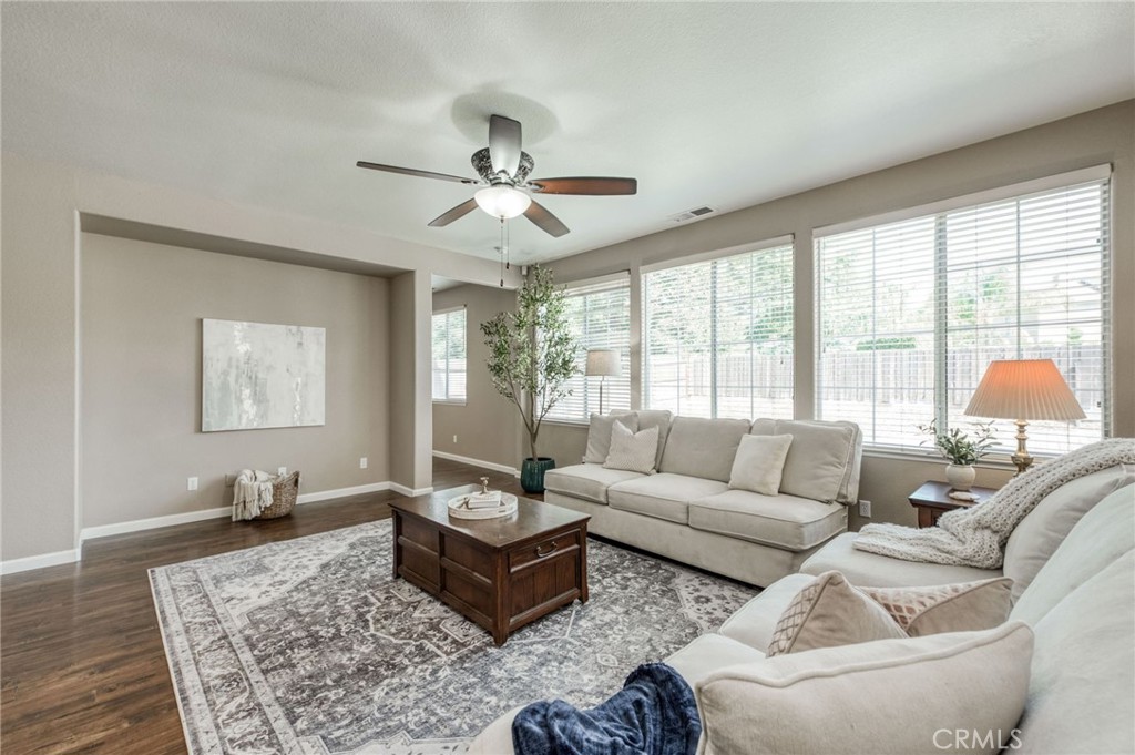 2612 E Shea Dr, Fresno, CA 93720