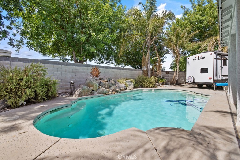 1547 W Claridge Ct, Hanford, CA 93230