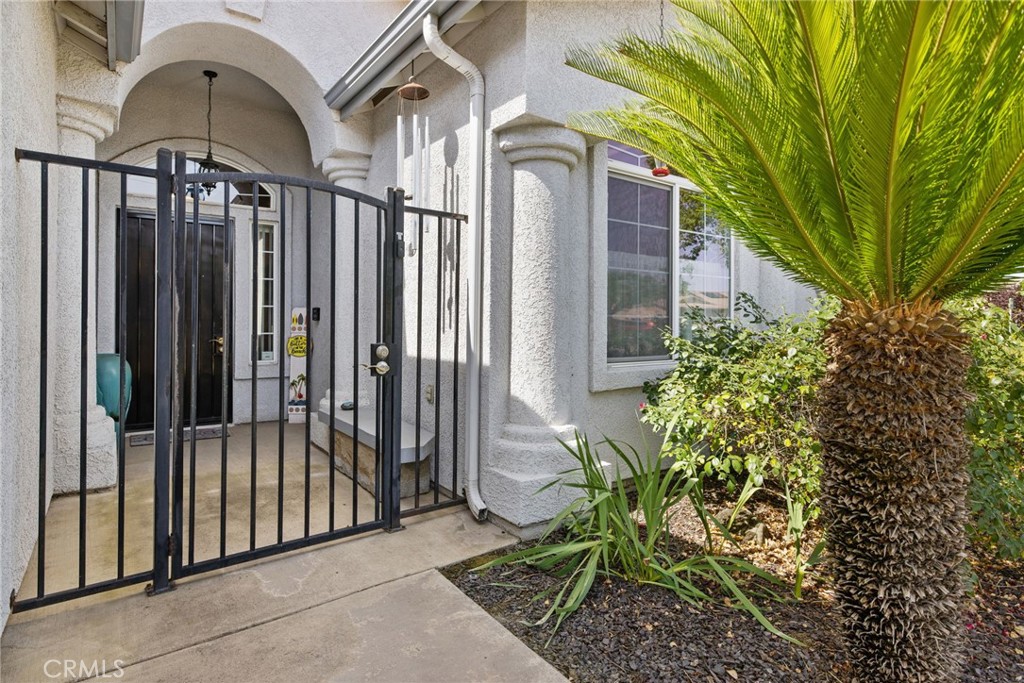 1547 W Claridge Ct, Hanford, CA 93230