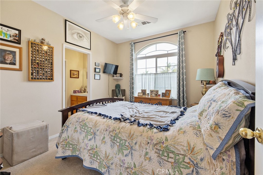 1547 W Claridge Ct, Hanford, CA 93230