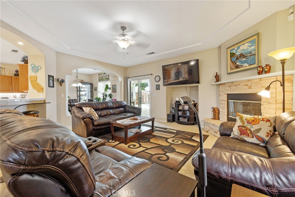 1547 W Claridge Ct, Hanford, CA 93230