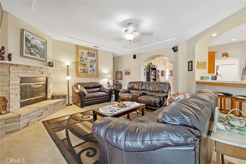 1547 W Claridge Ct, Hanford, CA 93230