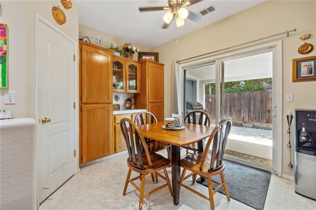 1547 W Claridge Ct, Hanford, CA 93230