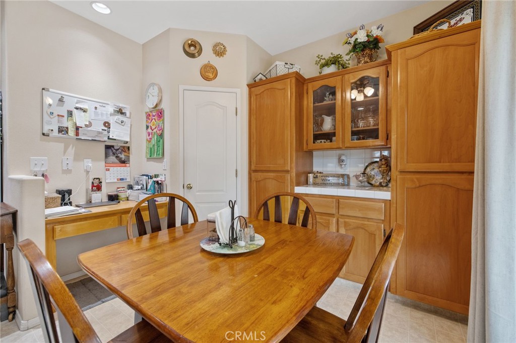 1547 W Claridge Ct, Hanford, CA 93230