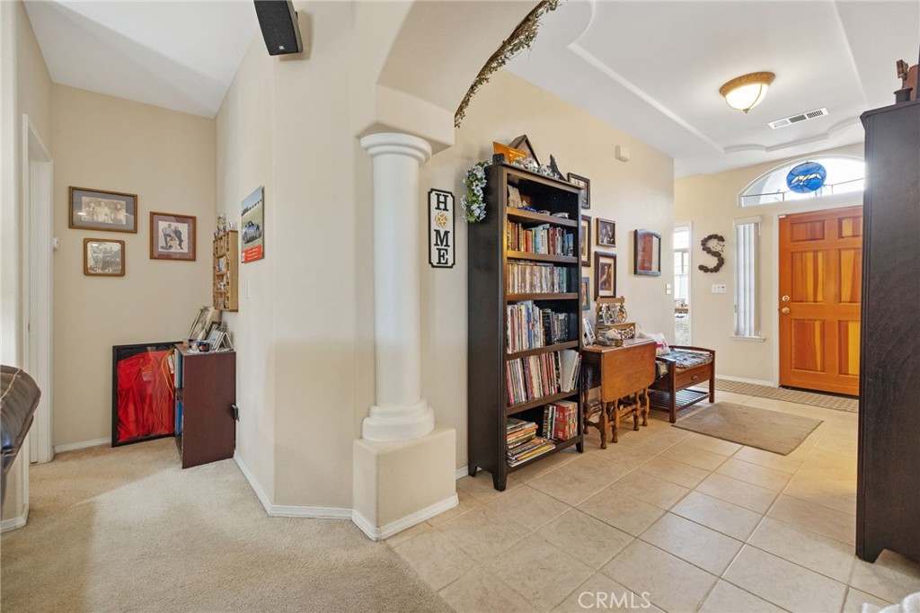 1547 W Claridge Ct, Hanford, CA 93230