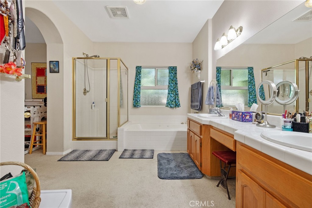 1547 W Claridge Ct, Hanford, CA 93230