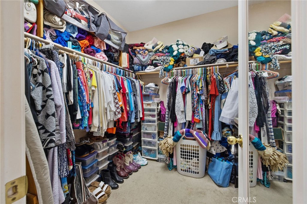 1547 W Claridge Ct, Hanford, CA 93230