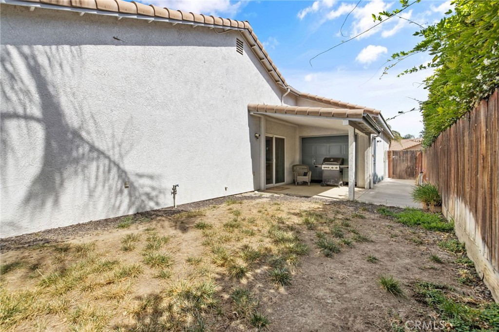 1547 W Claridge Ct, Hanford, CA 93230