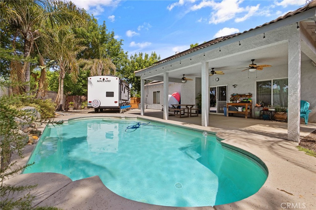 1547 W Claridge Ct, Hanford, CA 93230