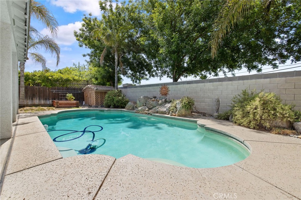 1547 W Claridge Ct, Hanford, CA 93230
