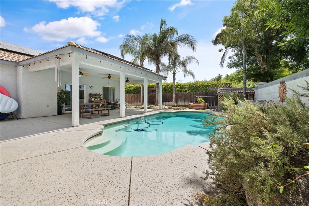 1547 W Claridge Ct, Hanford, CA 93230