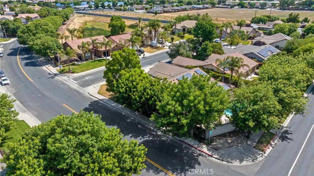 1547 W Claridge Ct, Hanford, CA 93230