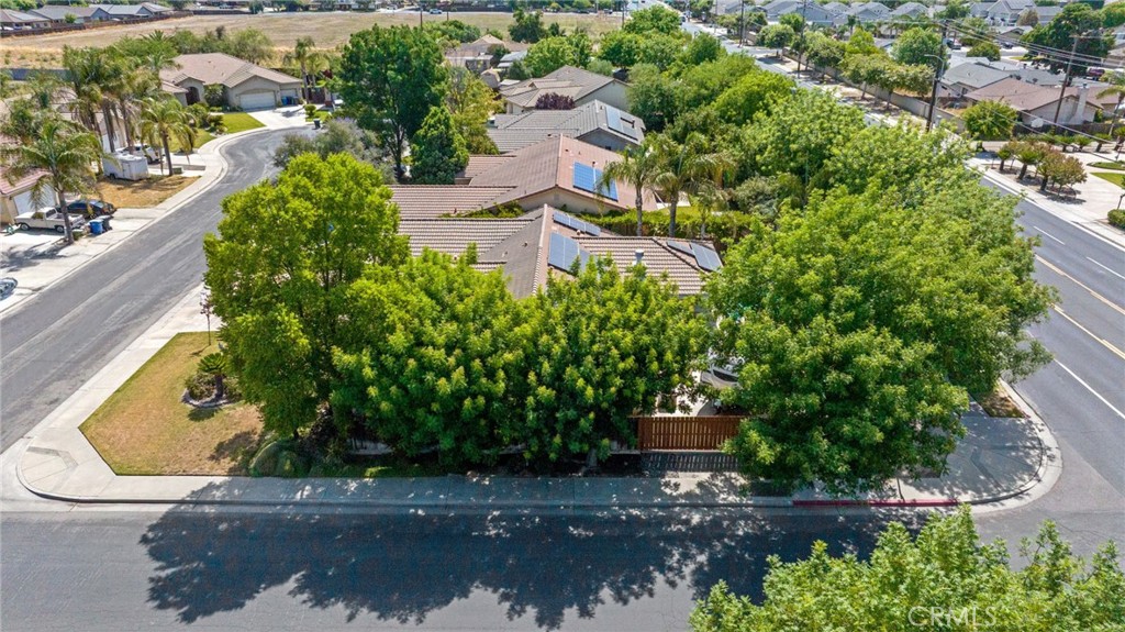 1547 W Claridge Ct, Hanford, CA 93230