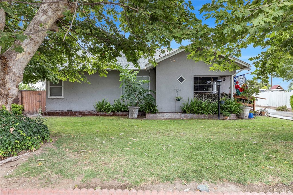 748 N East, Reedley, CA 93654