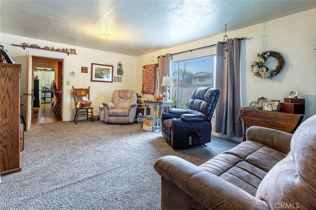 748 N East, Reedley, CA 93654