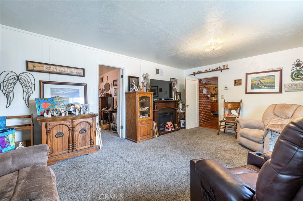 748 N East, Reedley, CA 93654