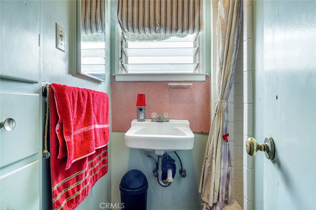 748 N East, Reedley, CA 93654