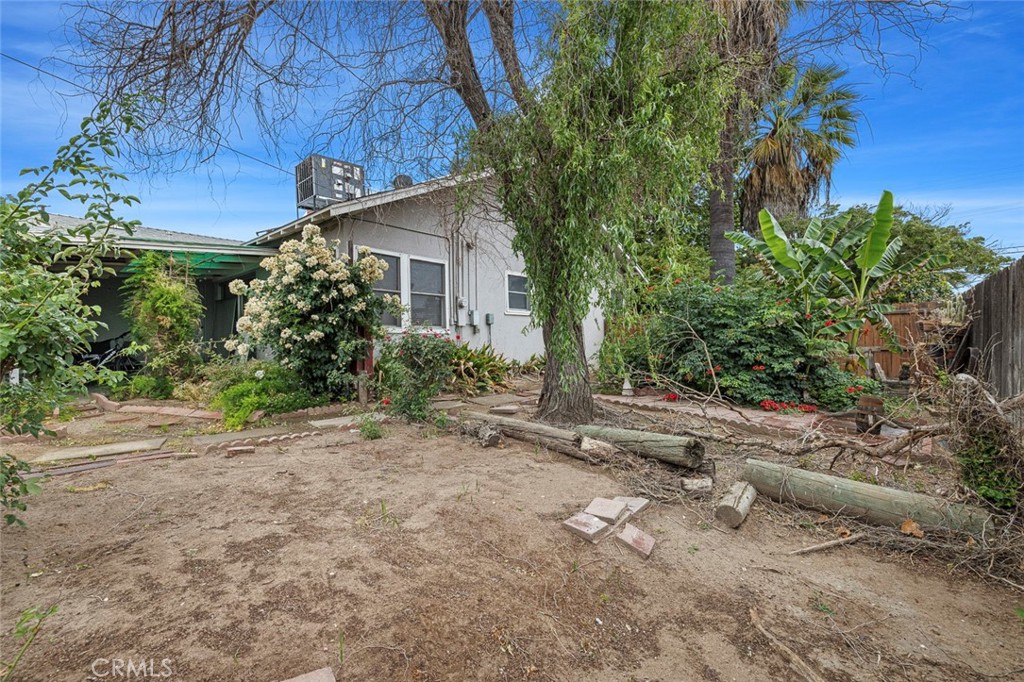 748 N East, Reedley, CA 93654
