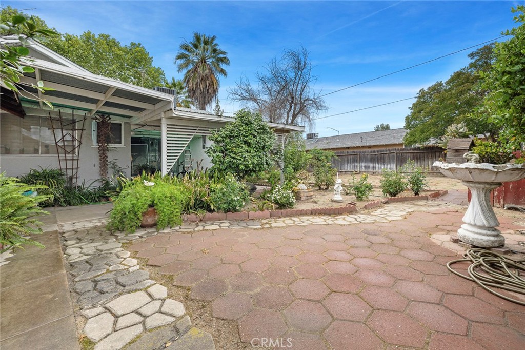 748 N East, Reedley, CA 93654