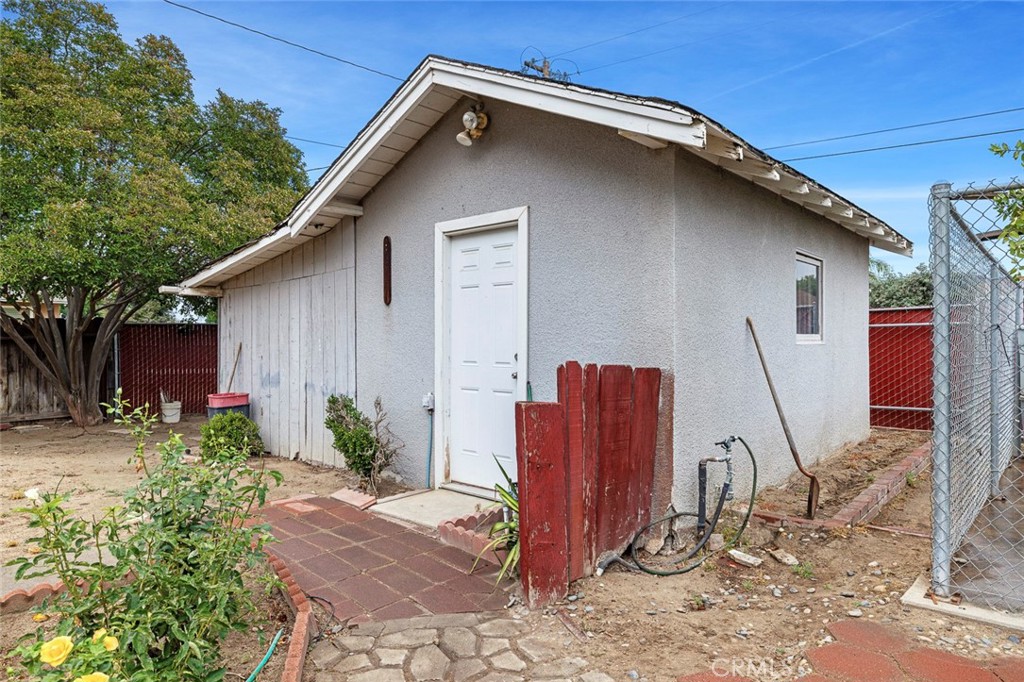 748 N East, Reedley, CA 93654