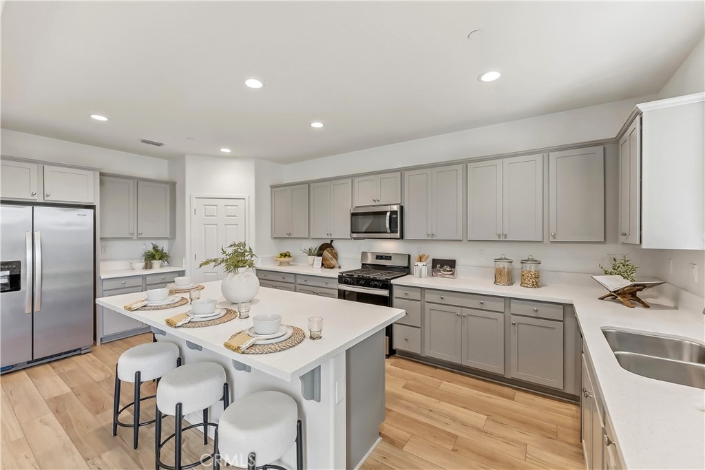 6690 E Adena, Fresno, CA 93727
