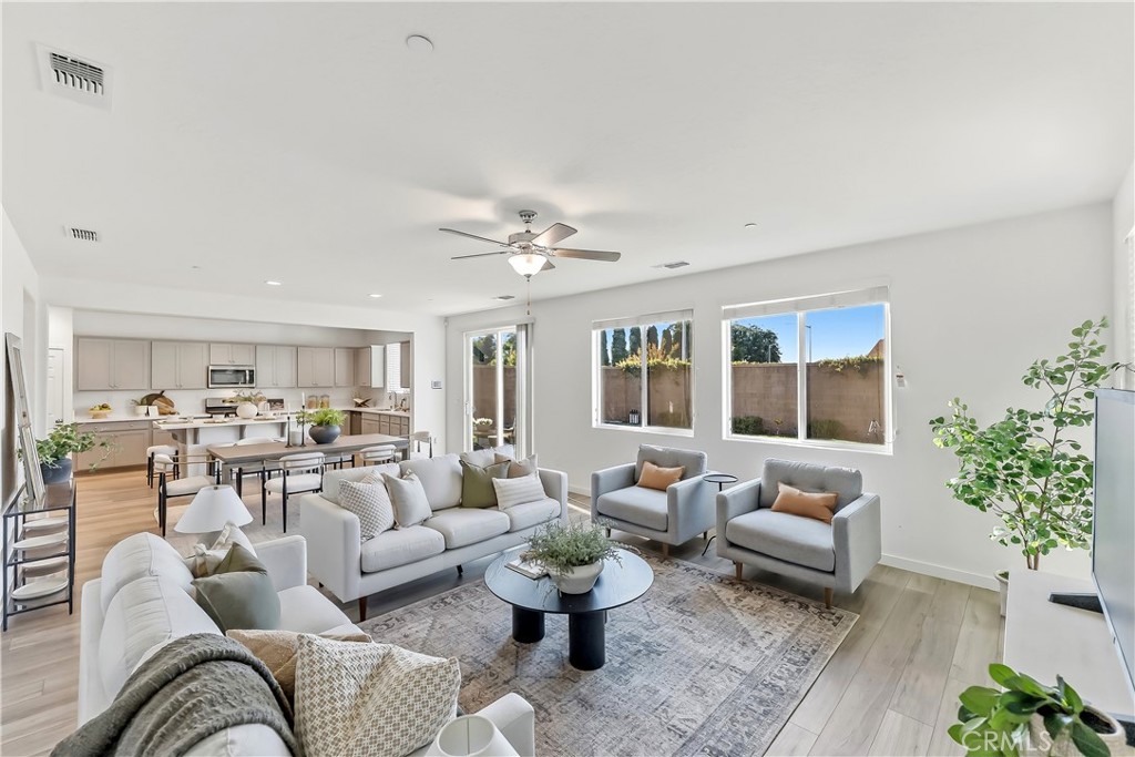 6690 E Adena, Fresno, CA 93727