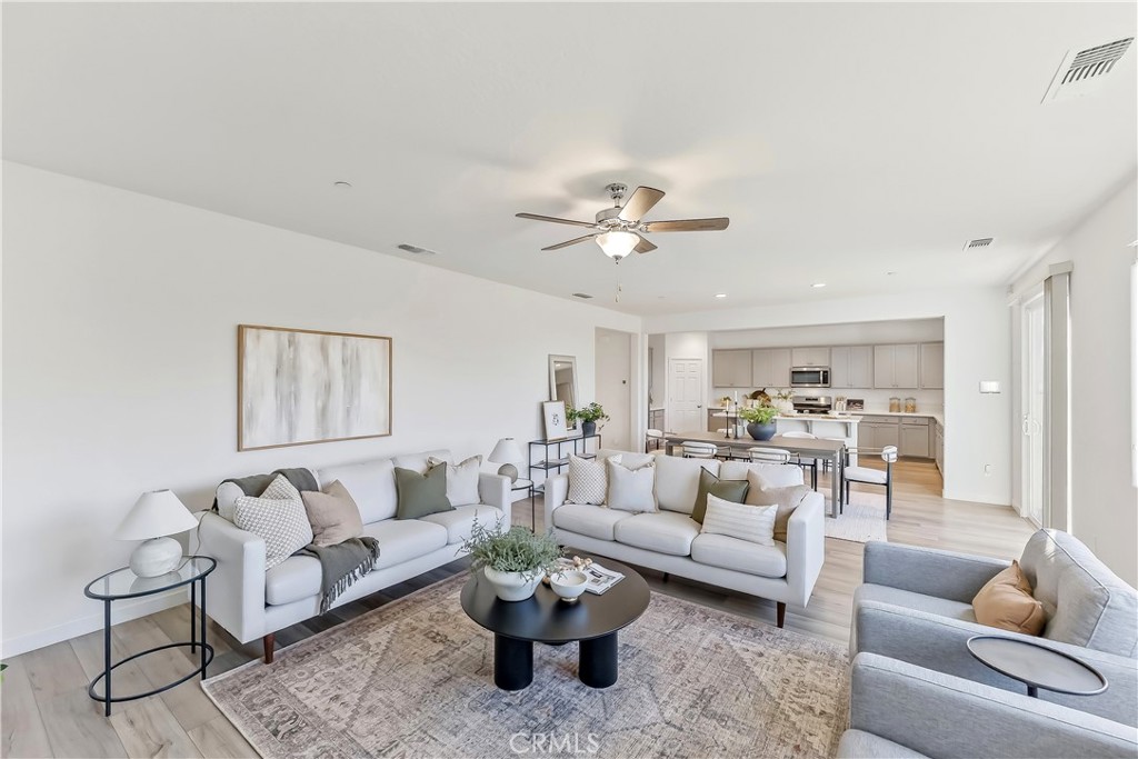 6690 E Adena, Fresno, CA 93727