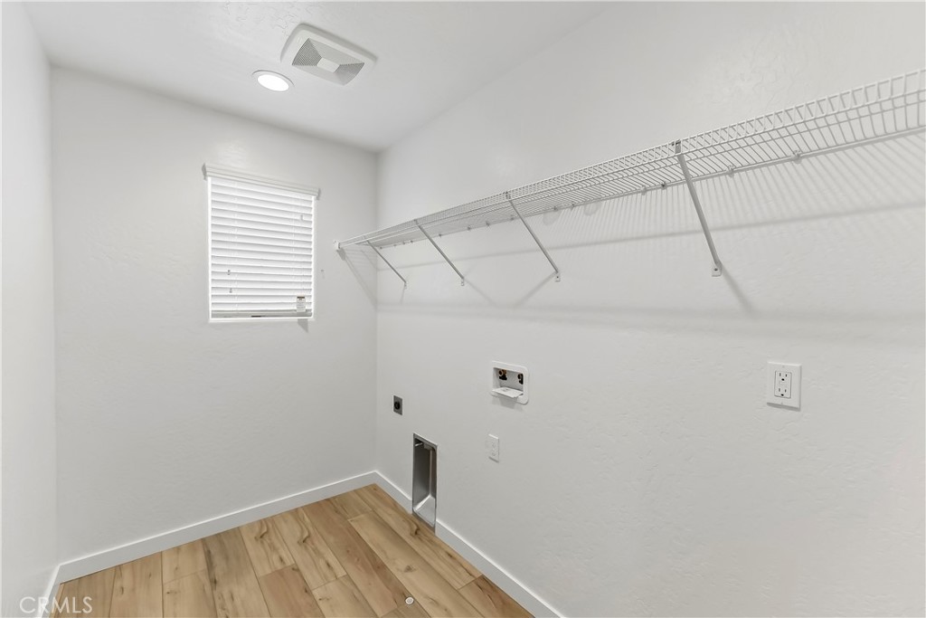 6690 E Adena, Fresno, CA 93727