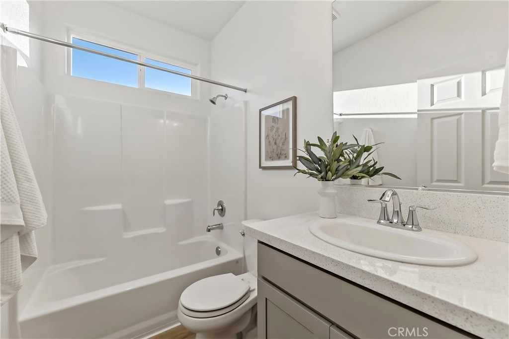 6690 E Adena, Fresno, CA 93727