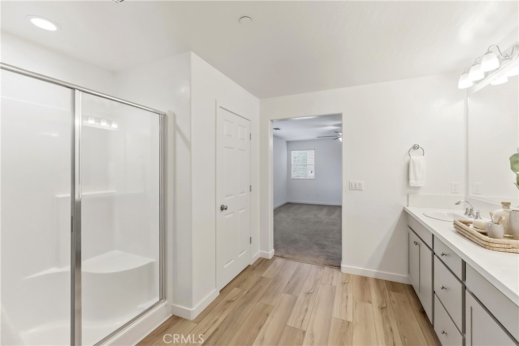 6690 E Adena, Fresno, CA 93727