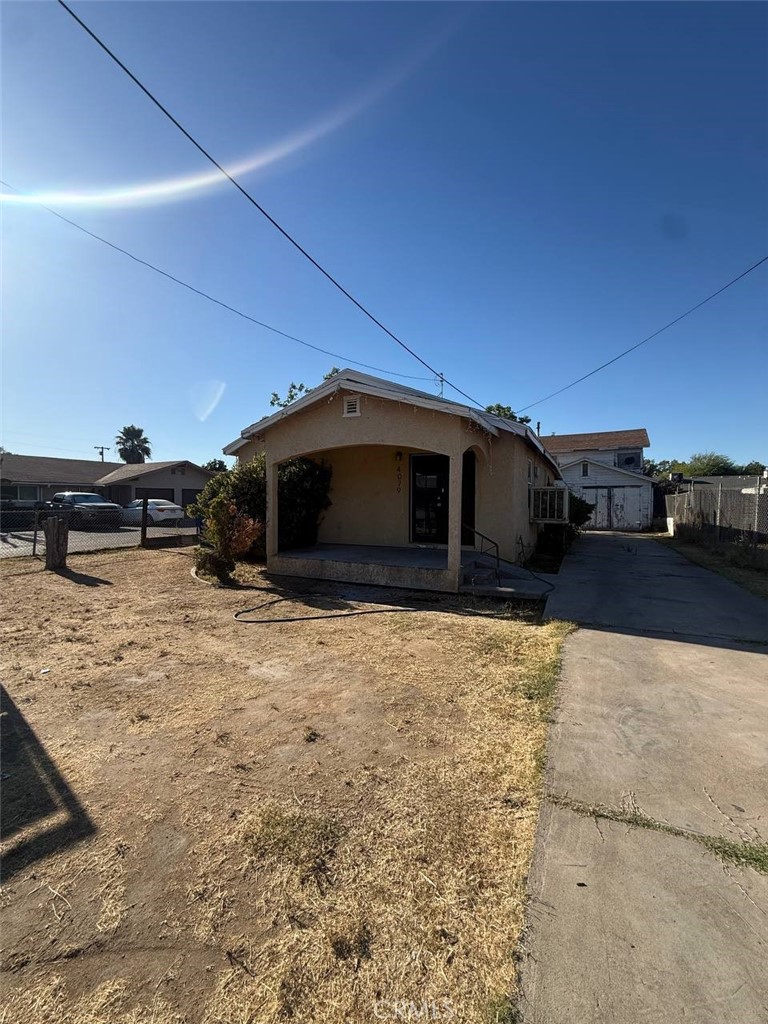 4079 E Heaton Ave, Fresno, CA 93702