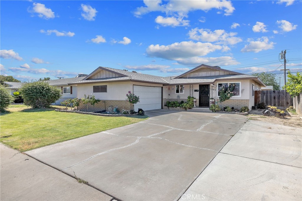 1585 Mulberry Ln, Lemoore, CA 93245