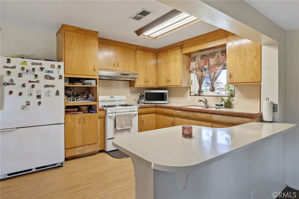 1585 Mulberry Ln, Lemoore, CA 93245