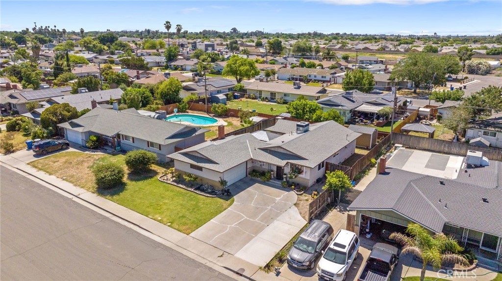 1585 Mulberry Ln, Lemoore, CA 93245