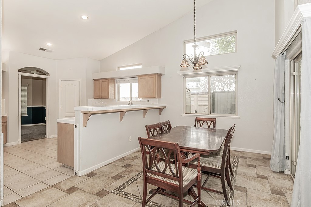 6589 E Michigan, Fresno, CA 93727