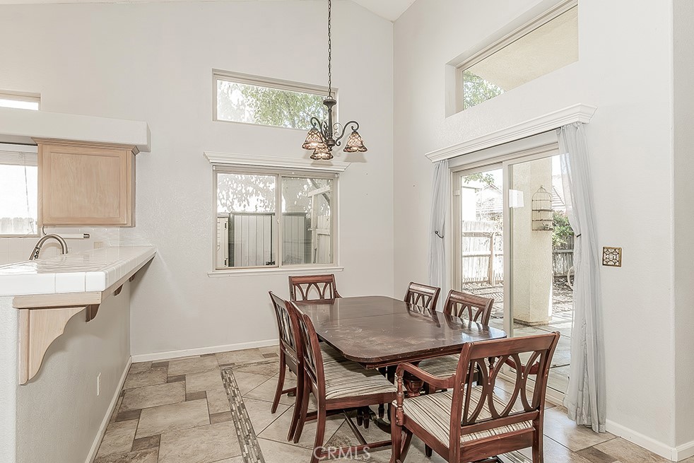 6589 E Michigan, Fresno, CA 93727
