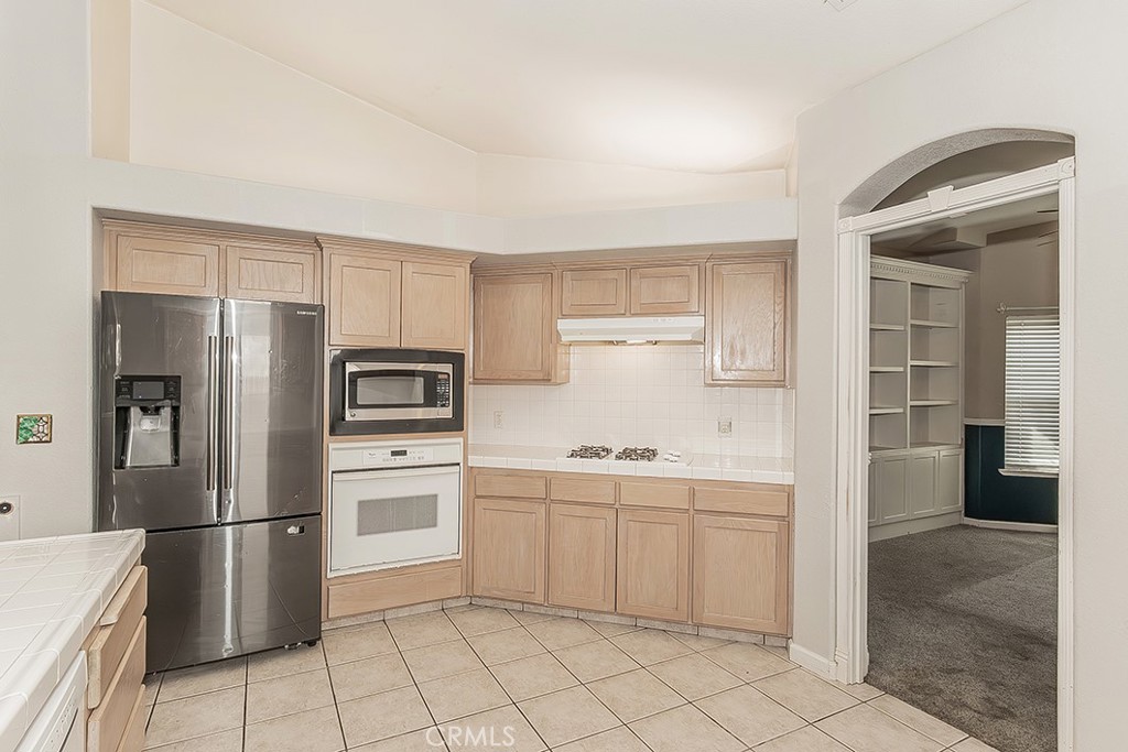 6589 E Michigan, Fresno, CA 93727