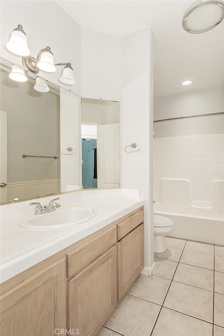 6589 E Michigan, Fresno, CA 93727