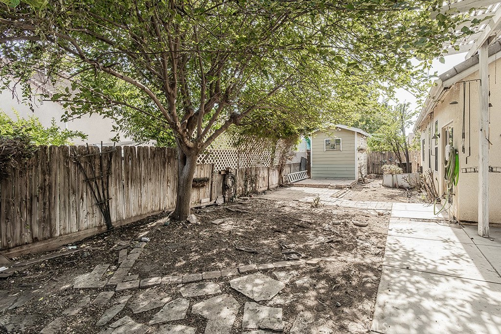 6589 E Michigan, Fresno, CA 93727