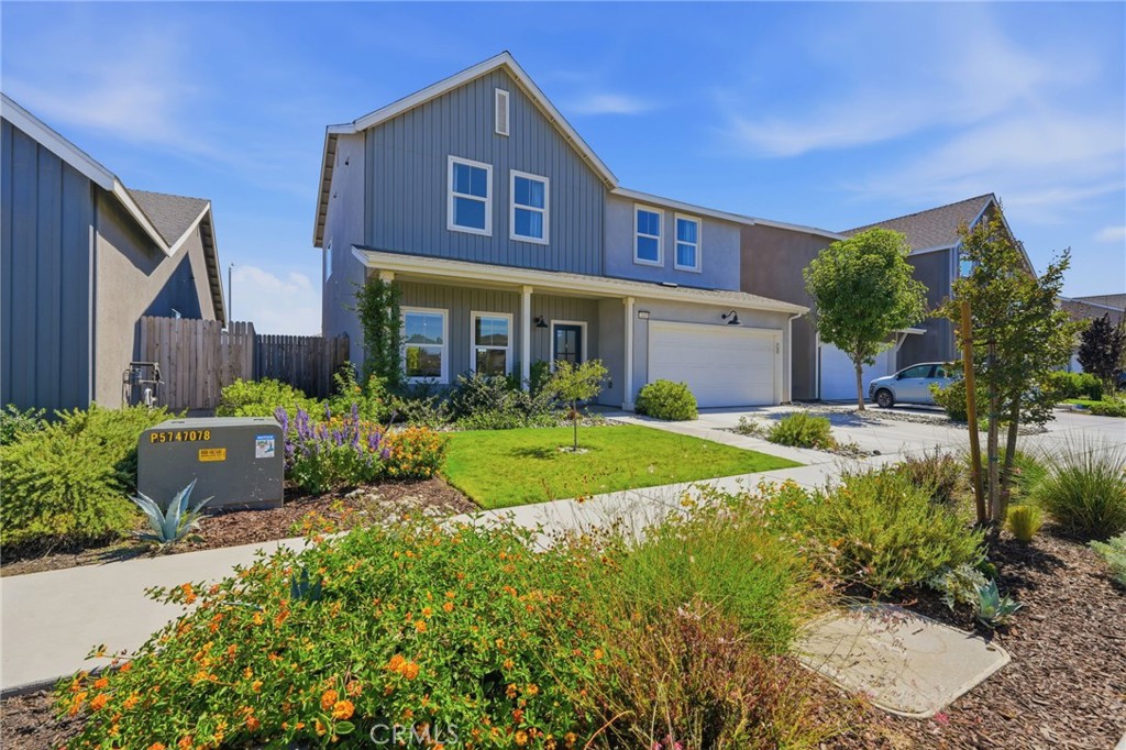 2445 W Claridge Way, Hanford, CA 93230